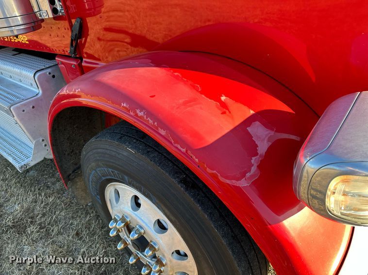 image for item DF8440 2012 Peterbilt 388 dump truck