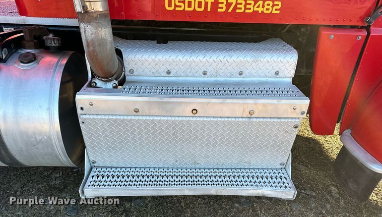 image for item DF8440 2012 Peterbilt 388 dump truck