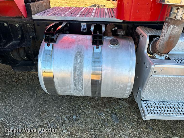 image for item DF8440 2012 Peterbilt 388 dump truck