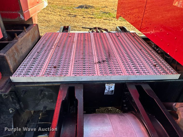 image for item DF8440 2012 Peterbilt 388 dump truck