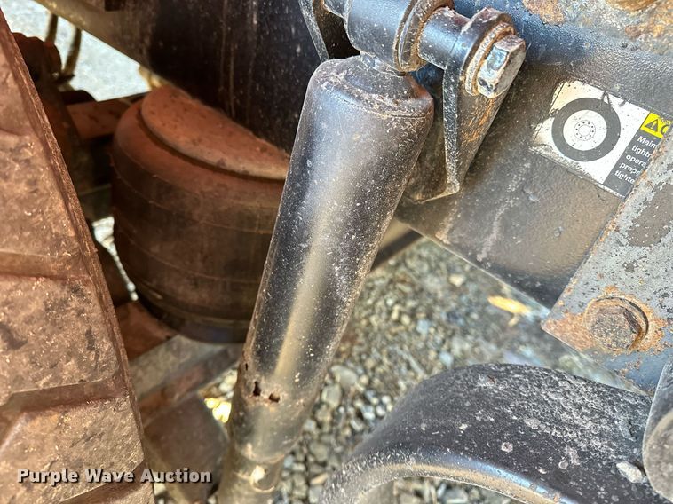 image for item DF8440 2012 Peterbilt 388 dump truck