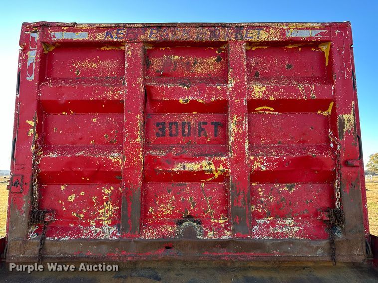 image for item DF8440 2012 Peterbilt 388 dump truck