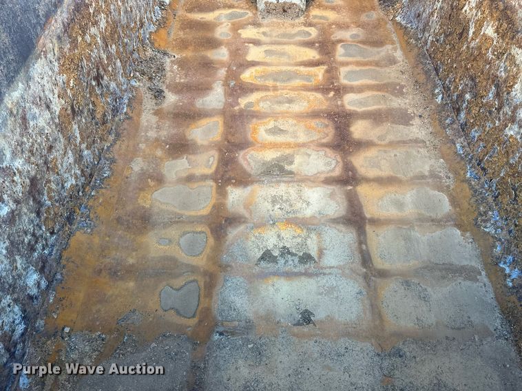 image for item DF8440 2012 Peterbilt 388 dump truck