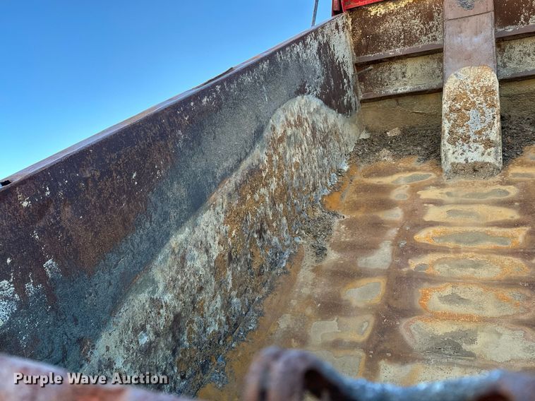 image for item DF8440 2012 Peterbilt 388 dump truck