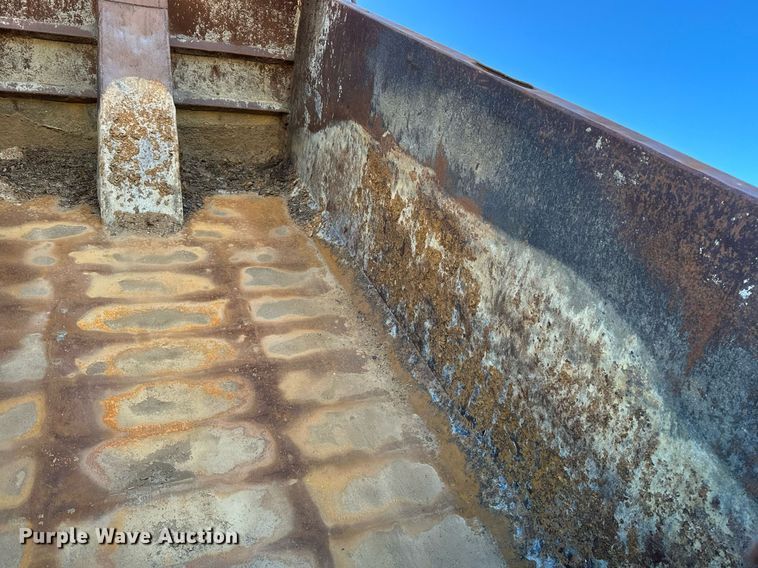 image for item DF8440 2012 Peterbilt 388 dump truck