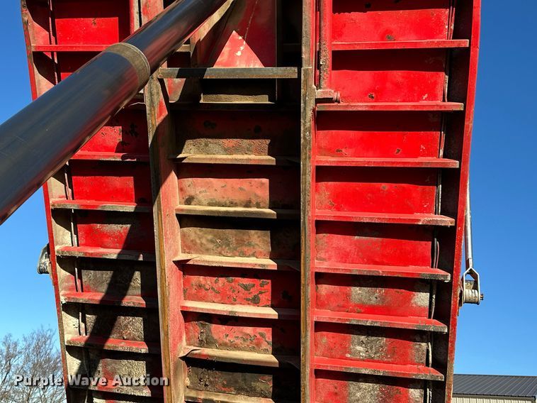 image for item DF8440 2012 Peterbilt 388 dump truck