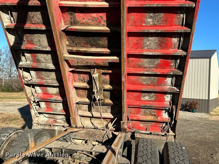 image for item DF8440 2012 Peterbilt 388 dump truck