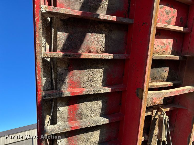 image for item DF8440 2012 Peterbilt 388 dump truck