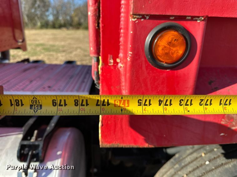 image for item DF8440 2012 Peterbilt 388 dump truck