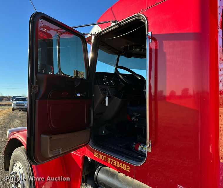 image for item DF8440 2012 Peterbilt 388 dump truck