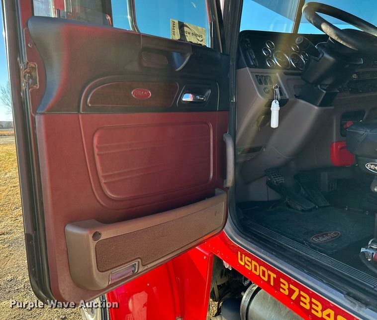 image for item DF8440 2012 Peterbilt 388 dump truck