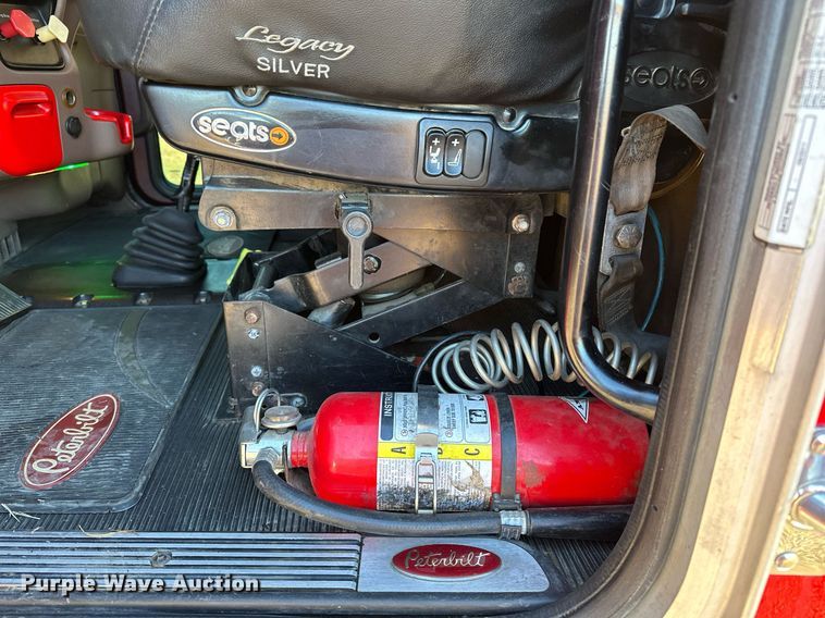 image for item DF8440 2012 Peterbilt 388 dump truck