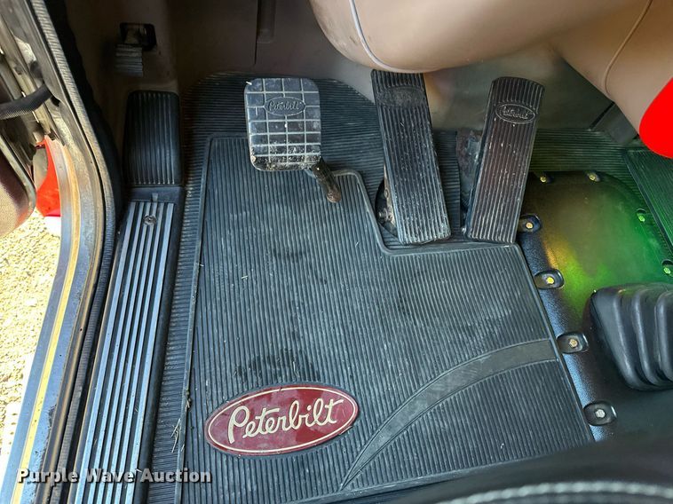 image for item DF8440 2012 Peterbilt 388 dump truck