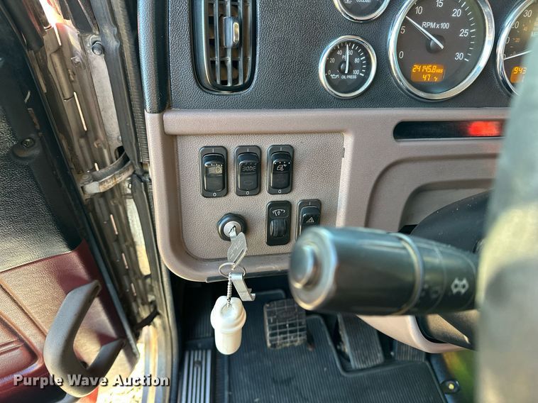 image for item DF8440 2012 Peterbilt 388 dump truck