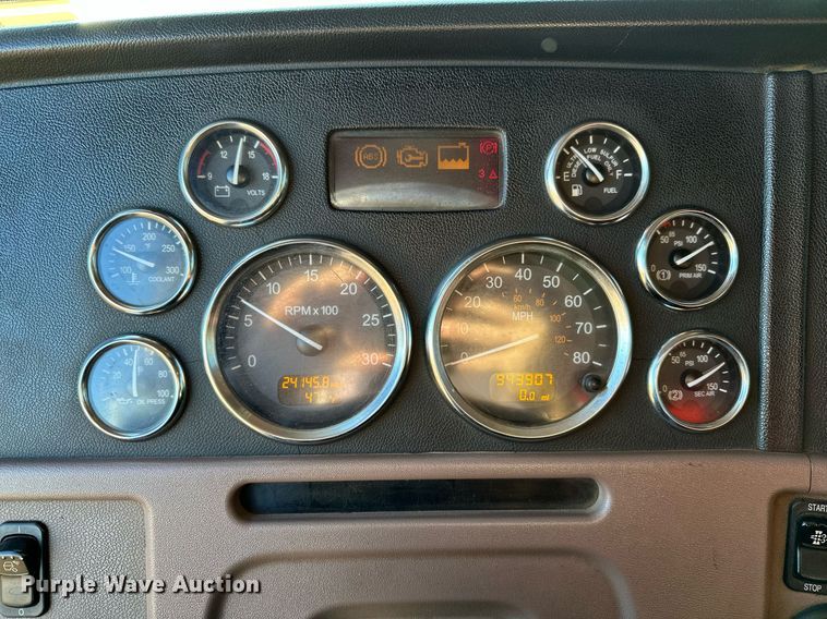 image for item DF8440 2012 Peterbilt 388 dump truck