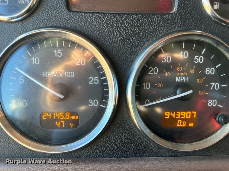 image for item DF8440 2012 Peterbilt 388 dump truck