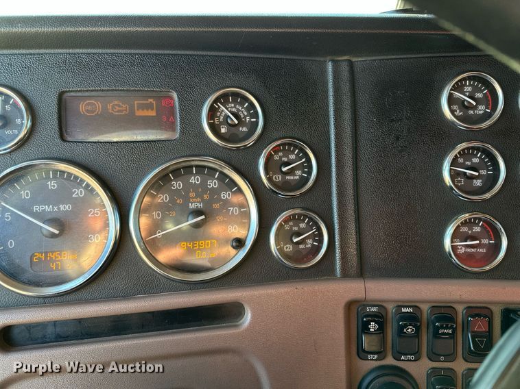 image for item DF8440 2012 Peterbilt 388 dump truck