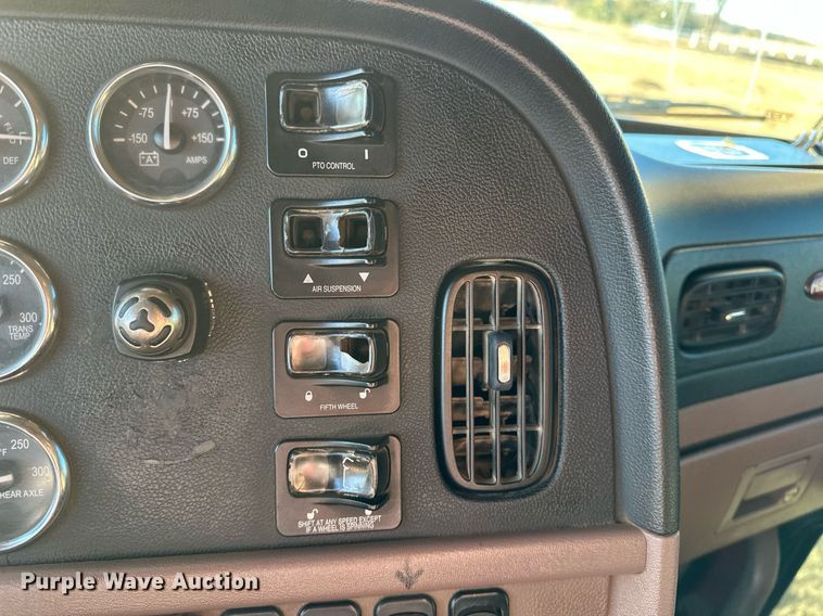 image for item DF8440 2012 Peterbilt 388 dump truck