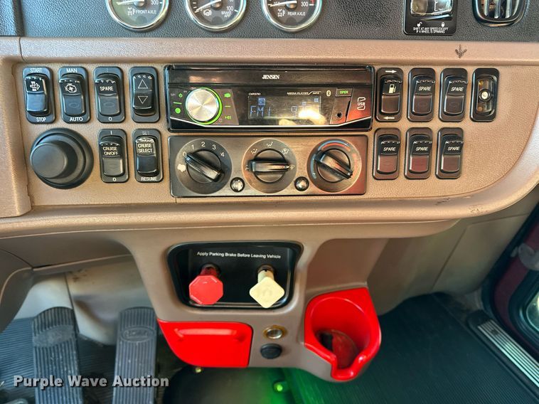 image for item DF8440 2012 Peterbilt 388 dump truck