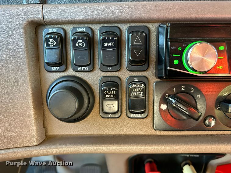 image for item DF8440 2012 Peterbilt 388 dump truck