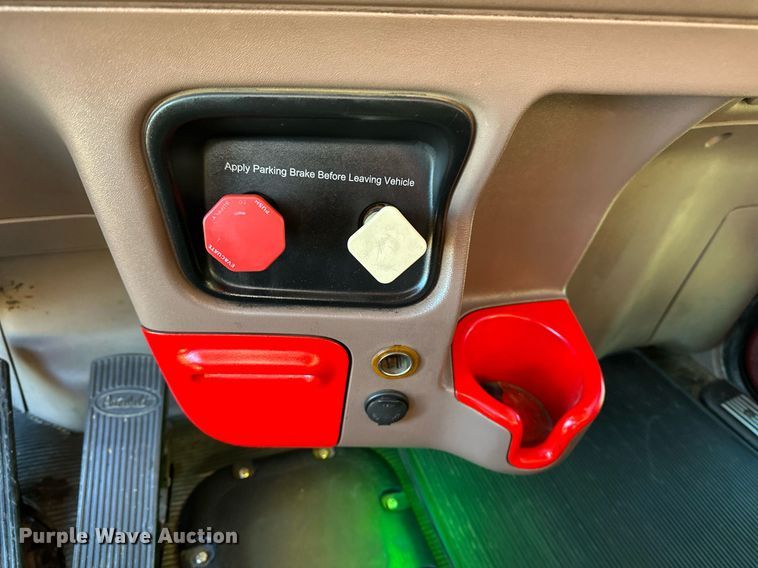 image for item DF8440 2012 Peterbilt 388 dump truck