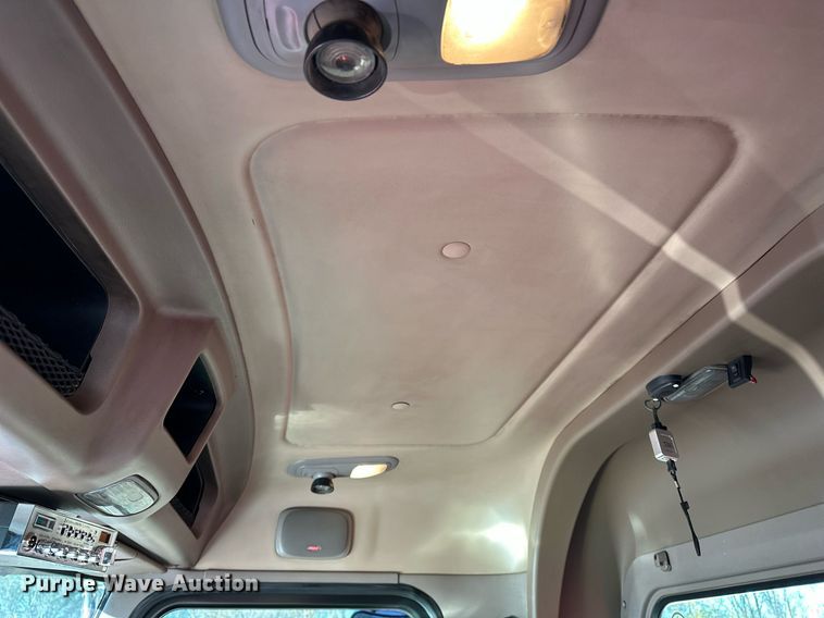 image for item DF8440 2012 Peterbilt 388 dump truck