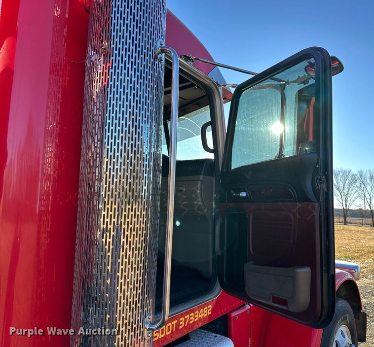 image for item DF8440 2012 Peterbilt 388 dump truck