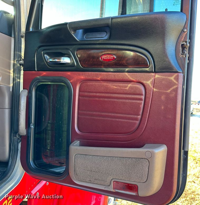 image for item DF8440 2012 Peterbilt 388 dump truck