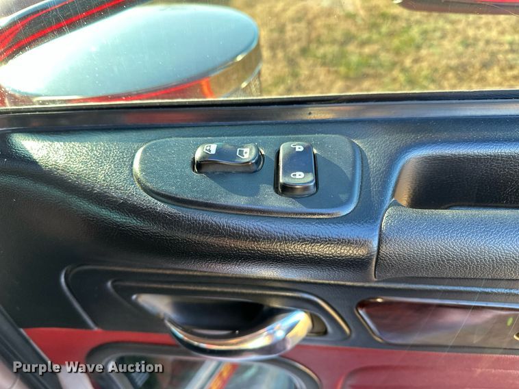 image for item DF8440 2012 Peterbilt 388 dump truck