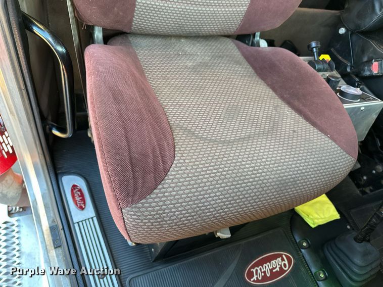 image for item DF8440 2012 Peterbilt 388 dump truck