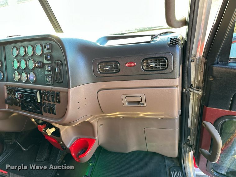 image for item DF8440 2012 Peterbilt 388 dump truck