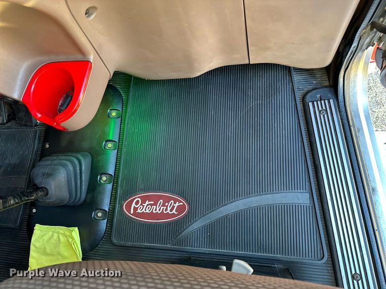 image for item DF8440 2012 Peterbilt 388 dump truck