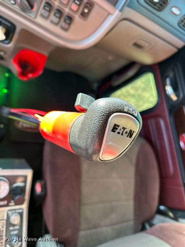 image for item DF8440 2012 Peterbilt 388 dump truck