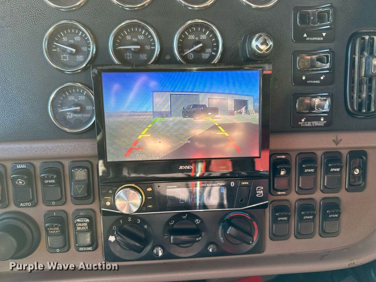 image for item DF8440 2012 Peterbilt 388 dump truck