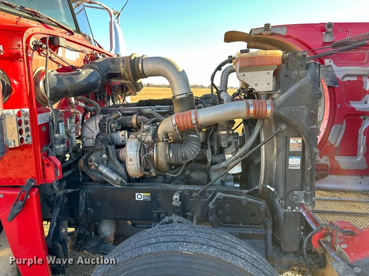 image for item DF8440 2012 Peterbilt 388 dump truck