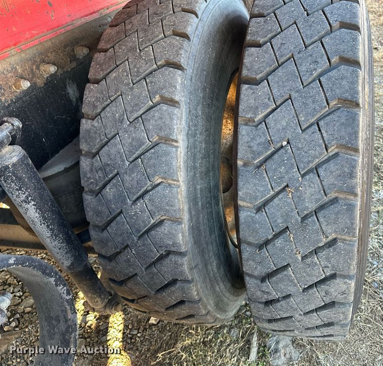 image for item DF8440 2012 Peterbilt 388 dump truck