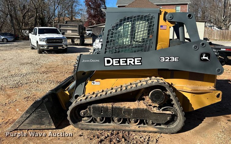 image for item DF8441 2018 John Deere 323E tracked skid steer loader