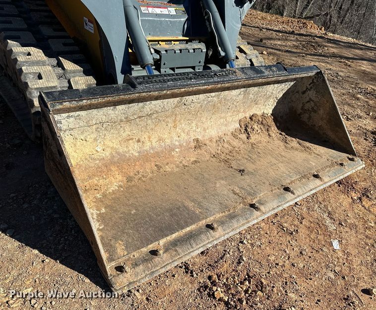 image for item DF8441 2018 John Deere 323E tracked skid steer loader