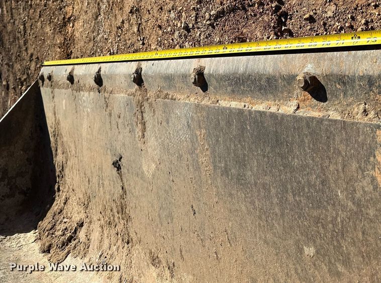 image for item DF8441 2018 John Deere 323E tracked skid steer loader