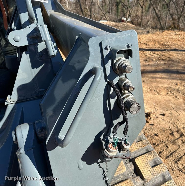 image for item DF8441 2018 John Deere 323E tracked skid steer loader