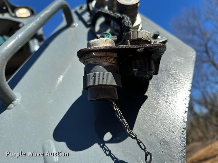 image for item DF8441 2018 John Deere 323E tracked skid steer loader