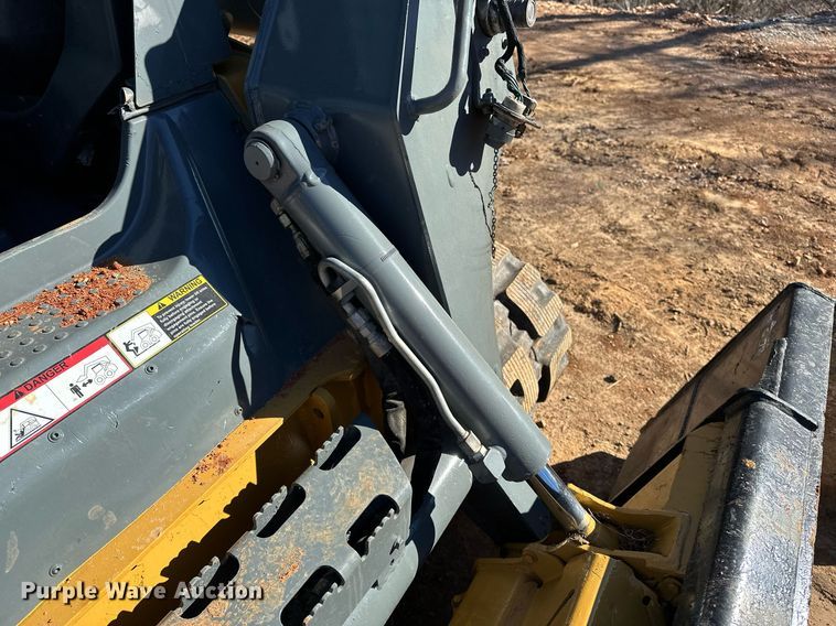 image for item DF8441 2018 John Deere 323E tracked skid steer loader