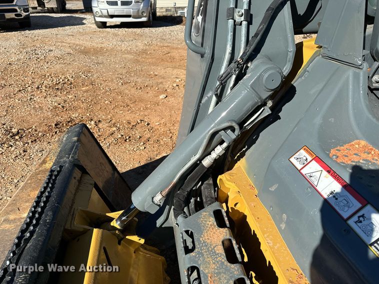 image for item DF8441 2018 John Deere 323E tracked skid steer loader