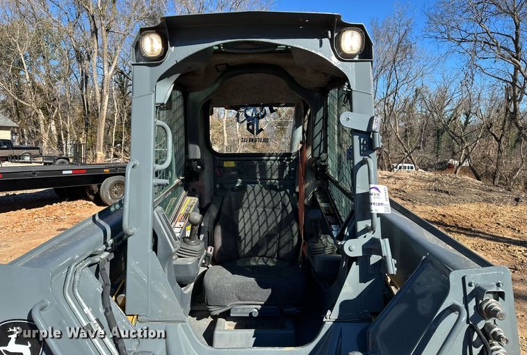 image for item DF8441 2018 John Deere 323E tracked skid steer loader