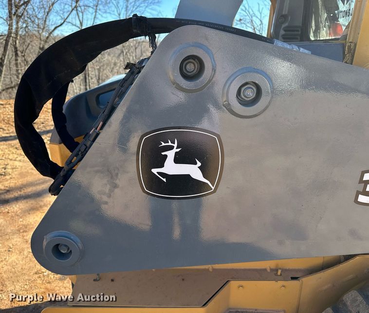 image for item DF8441 2018 John Deere 323E tracked skid steer loader