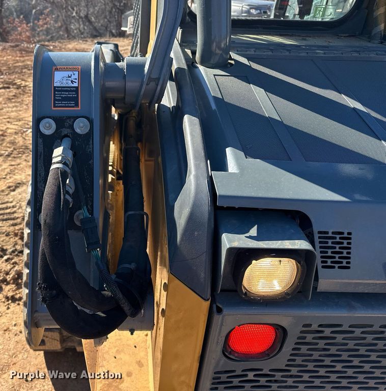 image for item DF8441 2018 John Deere 323E tracked skid steer loader