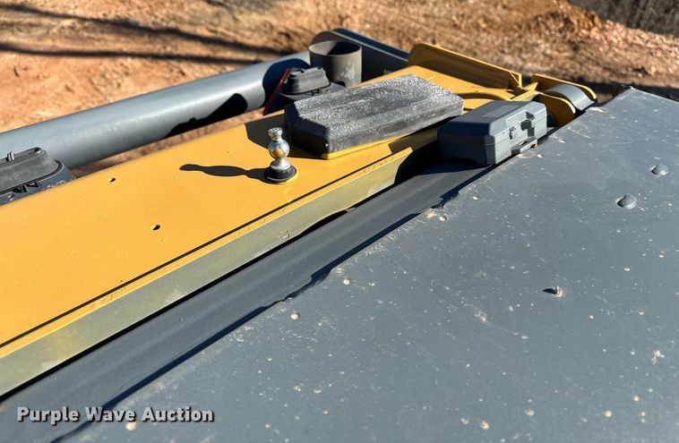 image for item DF8441 2018 John Deere 323E tracked skid steer loader