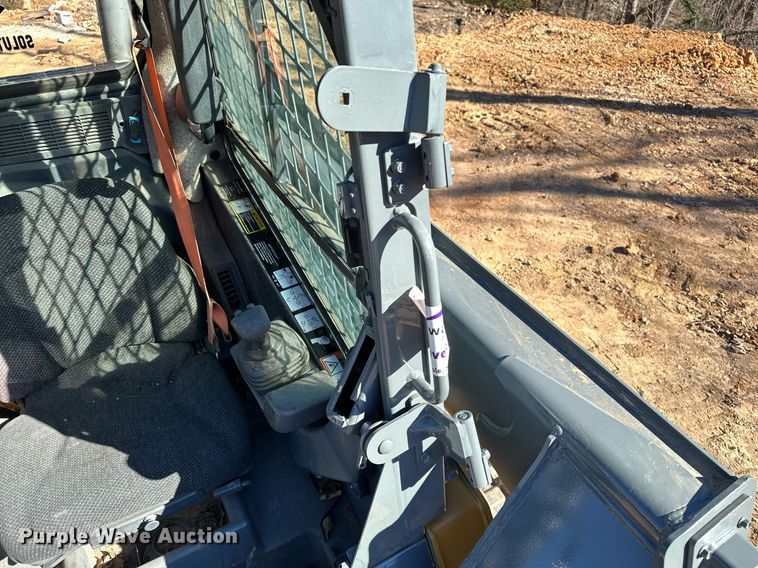 image for item DF8441 2018 John Deere 323E tracked skid steer loader