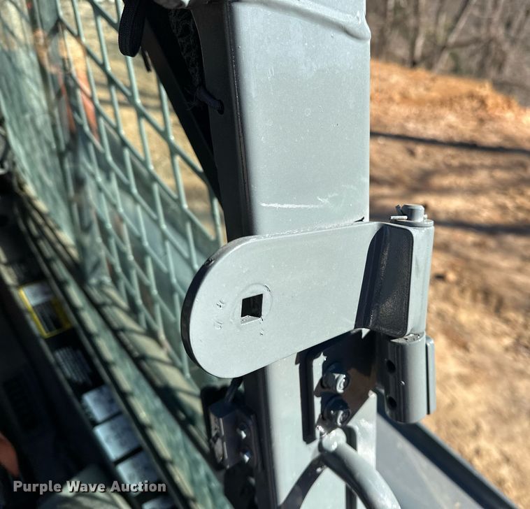 image for item DF8441 2018 John Deere 323E tracked skid steer loader