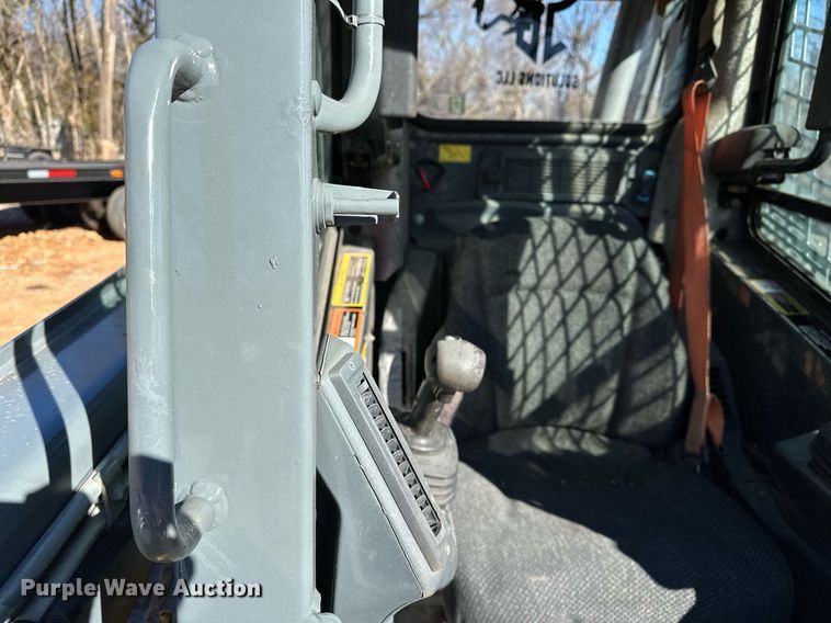 image for item DF8441 2018 John Deere 323E tracked skid steer loader